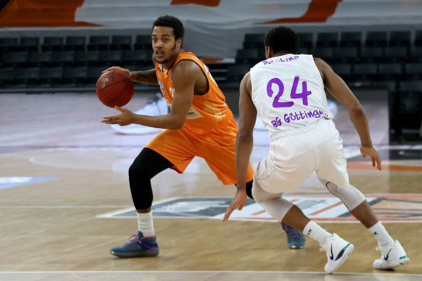 持球前插 持球前插