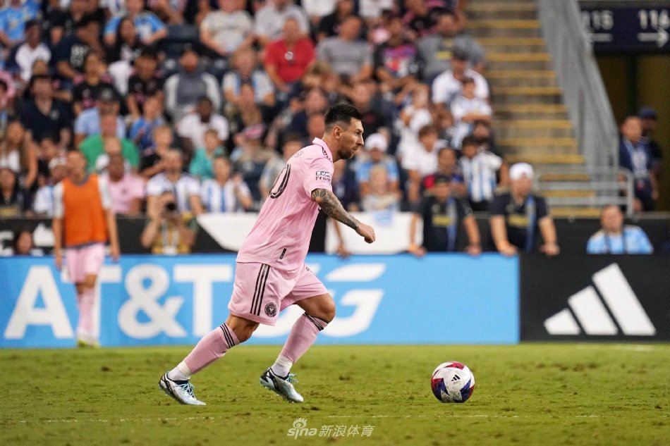 她冷静果断 她冷静果断